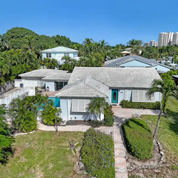 BLANK CANVAS TO CREATE THE ULTIMATE COASTAL RETREAT