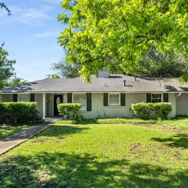 PRIME LOCATION IN THE PRESTON HOLLOW FAIRWAY
