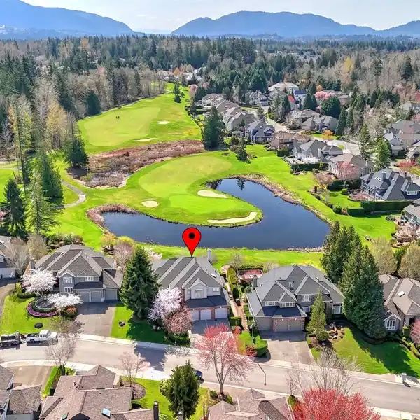 ELEGANCE AND LUXURY WITH SCENIC GOLF VIEWS
