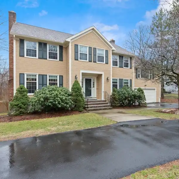 CENTER-ENTRANCE COLONIAL ON A PROFESSIONALLY LANDSCAPED LOT