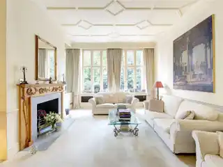 Lovely Full Floor Maisonette