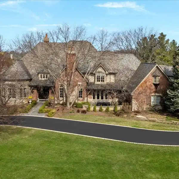 DISTINGUISHED HOME IN CRANE ROAD ESTATES