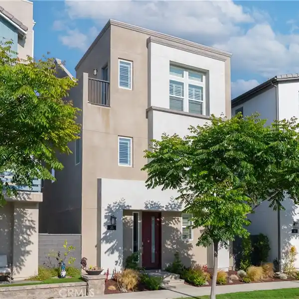 UPGRADED LAKE VIEW HOME IN RIENDA