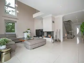 Impressive Home Blending Style and Comfort