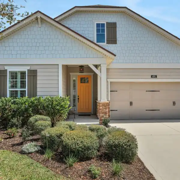 SPACIOUS HOME WITH A SCENIC BACKYARD