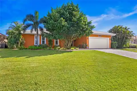 Modern Coastal Living in Venetian Isles