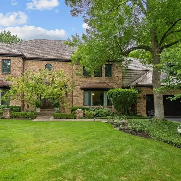 RESORT-STYLE PROPERTY OF JUST UNDER AN ACRE