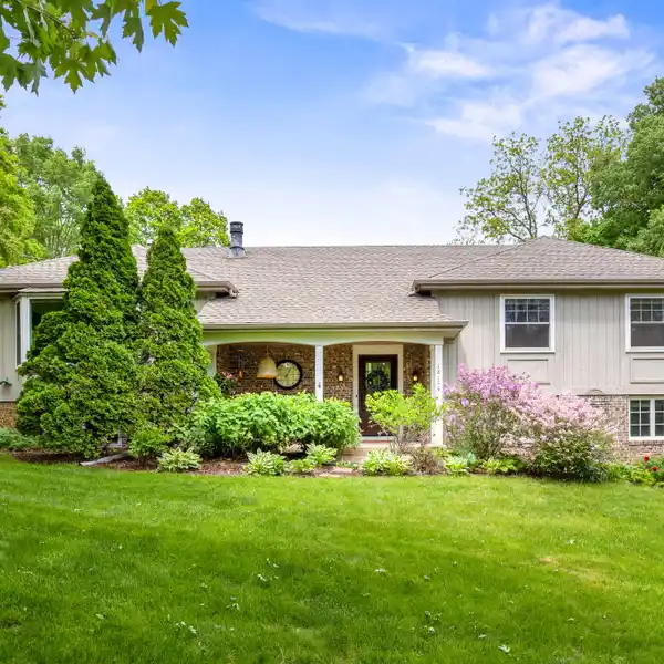 IDYLLIC DEEPHAVEN RETREAT WITH PRIVATE POOL