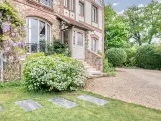 Spacious Family Home by Saint-Cloud Park