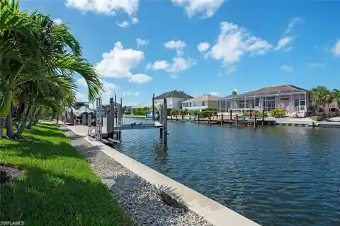 Unparalleled Luxury and Comfort on a Wide Canal