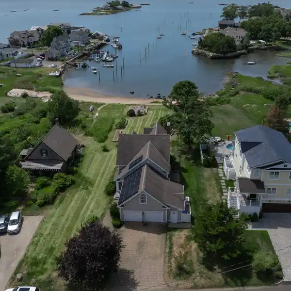 DIRECT WATERFRONT WITH PRIVATE BEACH ON MALTBY COVE