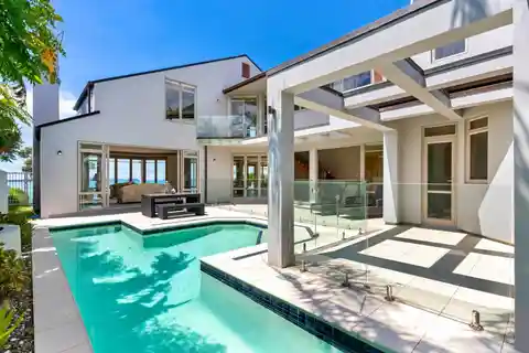 Serene Coastal Retreat with Panoramic Ocean Views