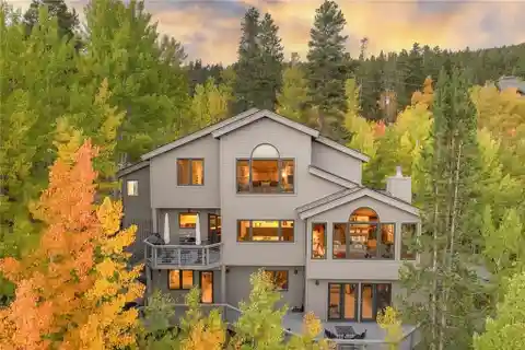 Outdoor Entertainer’s Dream | Bbq Deck & Sunlit Family Spaces