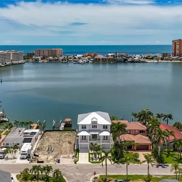 EXQUISITE CUSTOM WATERFRONT ESTATE