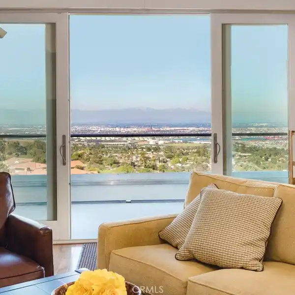 UNIQUE FRANK LLOYD WRIGHT-STYLE HOME