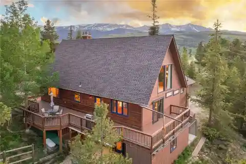 Quintessential Breckenridge Scenic Retreat
