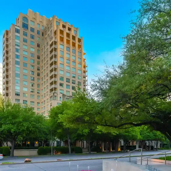LUXURY UPTOWN CONDO WITH BREATHTAKING CITY VIEWS