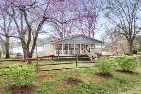 Charming Artist's Home on Lake Norman
