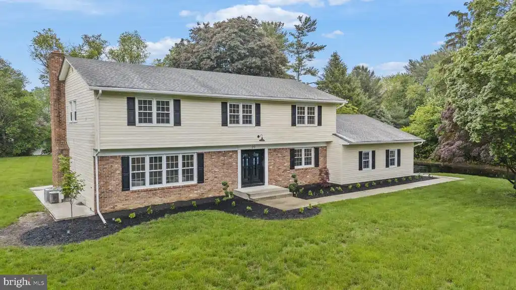 Modern Renovated Colonial Near Princeton University