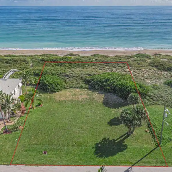 PREMIUM OCEANFRONT LOT