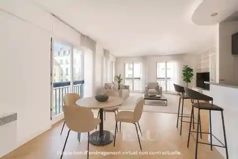 Bright Top-Floor Apartment with Open-Plan Living