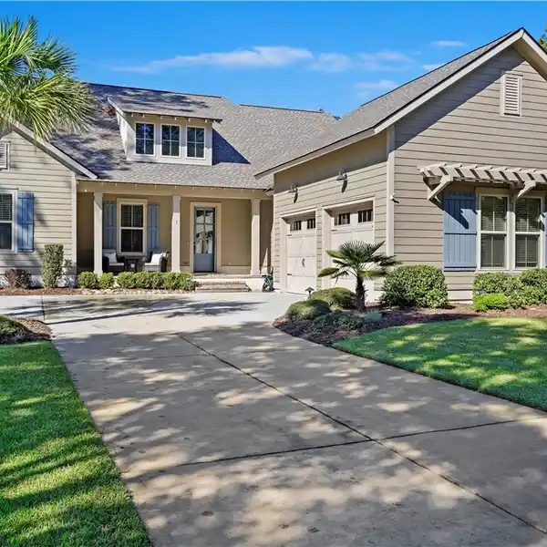 BEAUTIFUL LOWCOUNTRY STYLE HOME ON THE GOLF COURSE