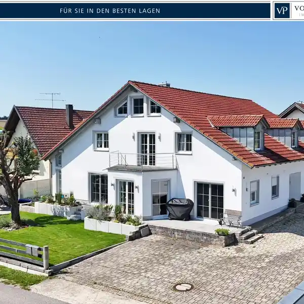 SPACIOUS POOL HOME IN A QUIET LOCATION