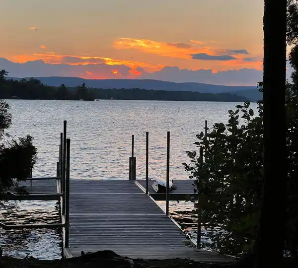 PRIVATE LAKESIDE RETREAT ON GREAT POND
