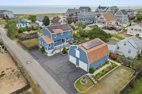 Coastal Charm Meets Modern Convenience