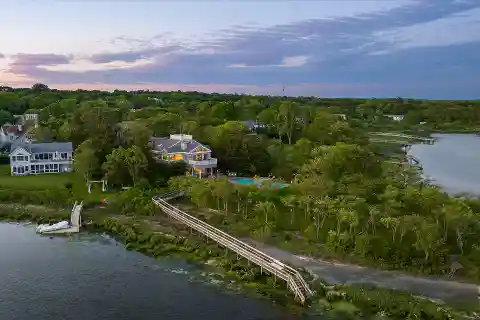 Post Modern Home on Private Waterfront