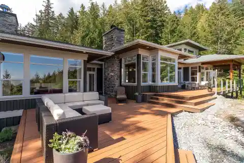 West Coast Luxury in a Sublime Natural Setting