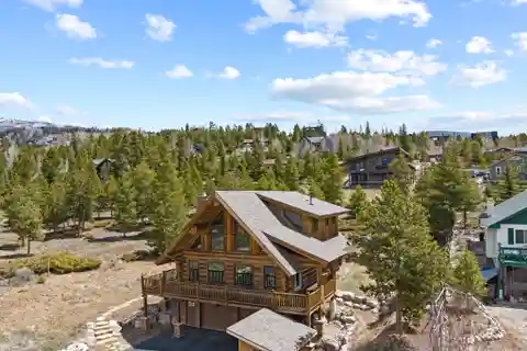 Enjoy the Serene Mountain Surroundings