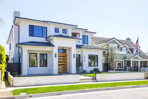 Brand New Modern Home in Lake Park