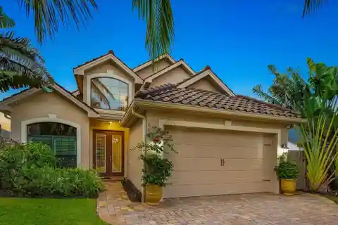 Beautifully Maintained Home in Naples Park