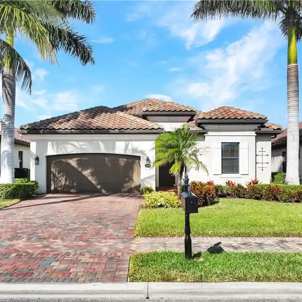 ELEGANT AND SPACIOUS HOME IN PRESTIGIOUS FIDDLER'S CREEK