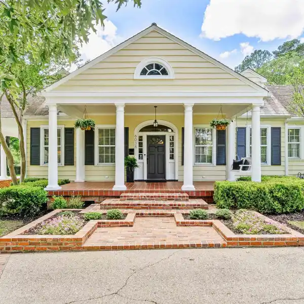 ADMIRED MID-CITY GEM