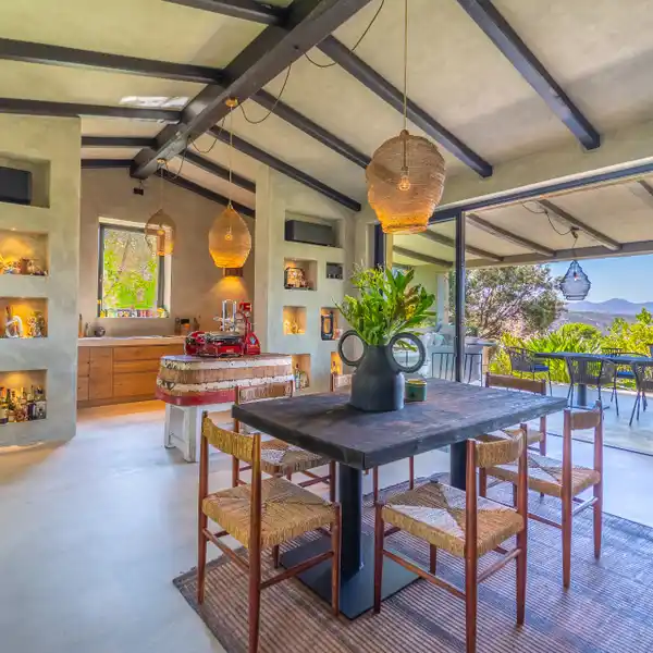 CONTEMPORARY VILLA AMID TIMELESS NATURE