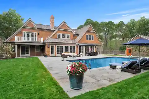 Designer-Furnished Estate Near Sag Harbor Beaches