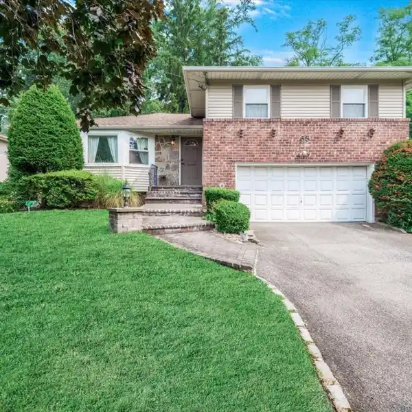 BEAUTIFUL SPLIT-LEVEL HOME