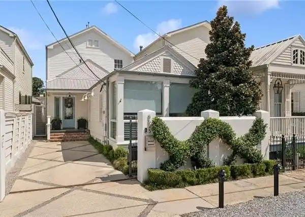 SOPHISTICATED HOME IN THE GOLDEN RECTANGLE