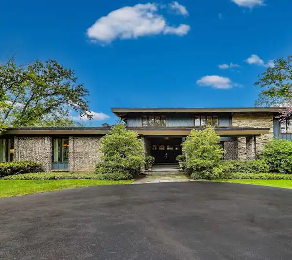 TURNKEY HOME IN AN IDYLLIC SETTING