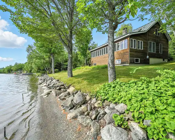 MULTI-GENERATIONAL FAMILY COTTAGE ON RANGELEY LAKE