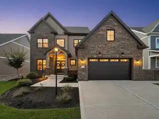 Elegant Living with Dynamic Views