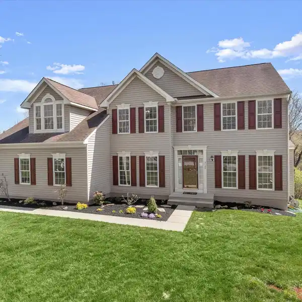 MAGNIFICENT ESTATE IN WARFIELDS GRANT