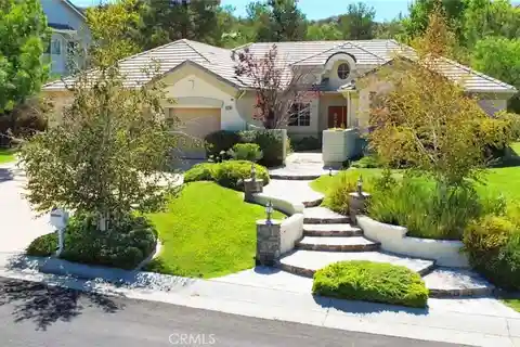 Bright and Open-Concept Estate on Large Private Lot