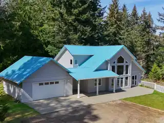 Countryside Charm and Modern Convenience on 22.76 Acres