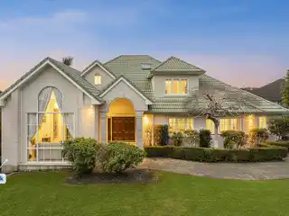 A Rarity in Prestigious Manor Park