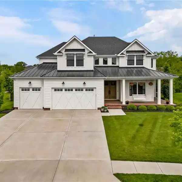 ELEGANCE AND COMFORT ON A PEACEFUL CUL-DE-SAC