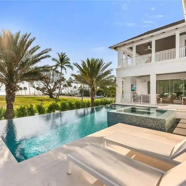 PINNACLE OF COASTAL LUXURY LIVING