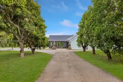 Sprawling Ten-Acre Redlands Property